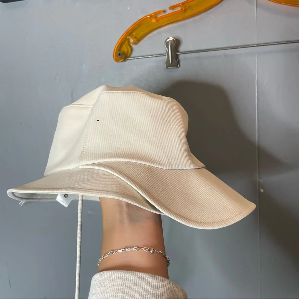NWT Lululemon Wide-Brim Bucket Hat with Strap White Opal